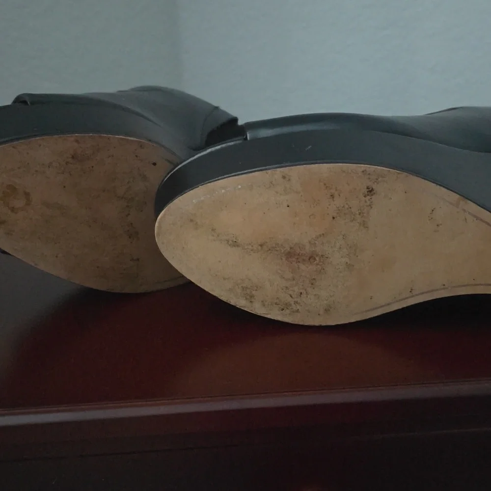 SUPER RARE 🖤 DKNY Raised Logo Black Wedge Mules 9 - Picture 8 of 9